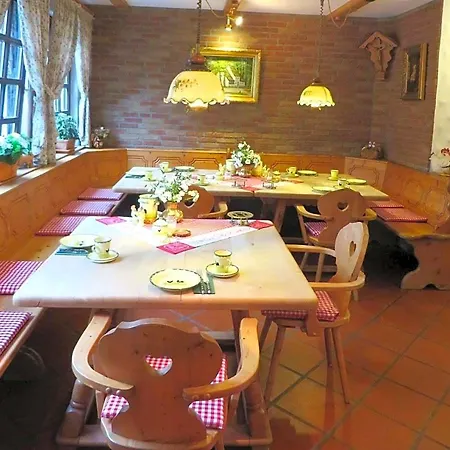 Gastgeb Hotel