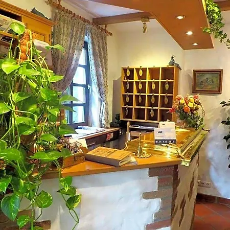 Gastgeb Otel 2*